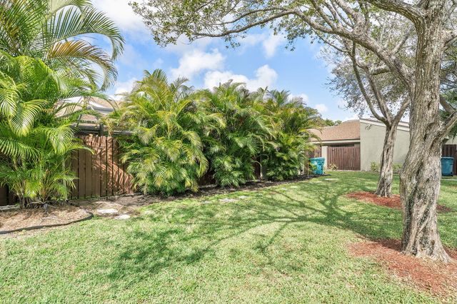 153 Meadows Drive, Boynton Beach, FL 33436