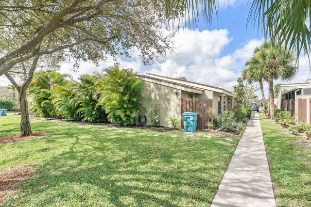 153 Meadows Drive, Boynton Beach, FL 33436