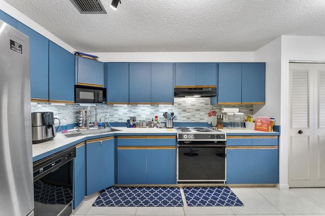 153 Meadows Drive, Boynton Beach, FL 33436