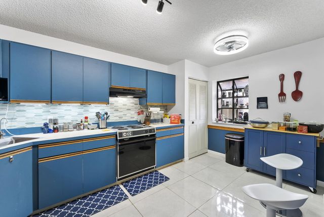 153 Meadows Drive, Boynton Beach, FL 33436