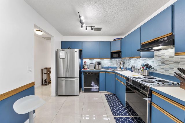 153 Meadows Drive, Boynton Beach, FL 33436