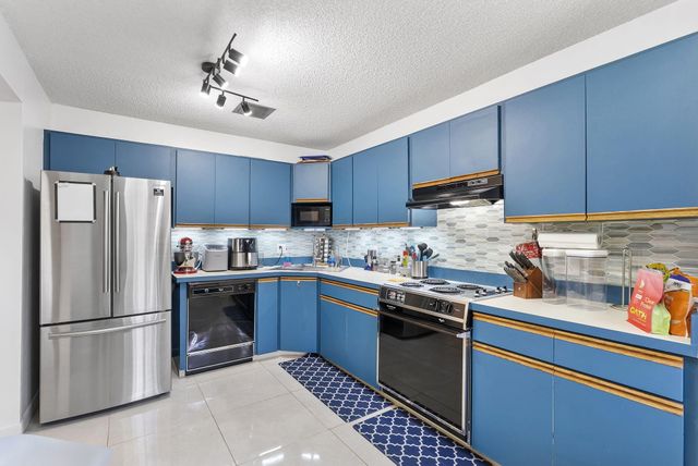 153 Meadows Drive, Boynton Beach, FL 33436