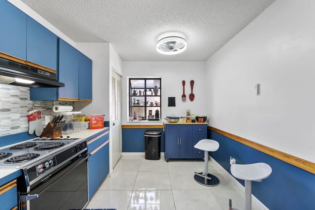 153 Meadows Drive, Boynton Beach, FL 33436