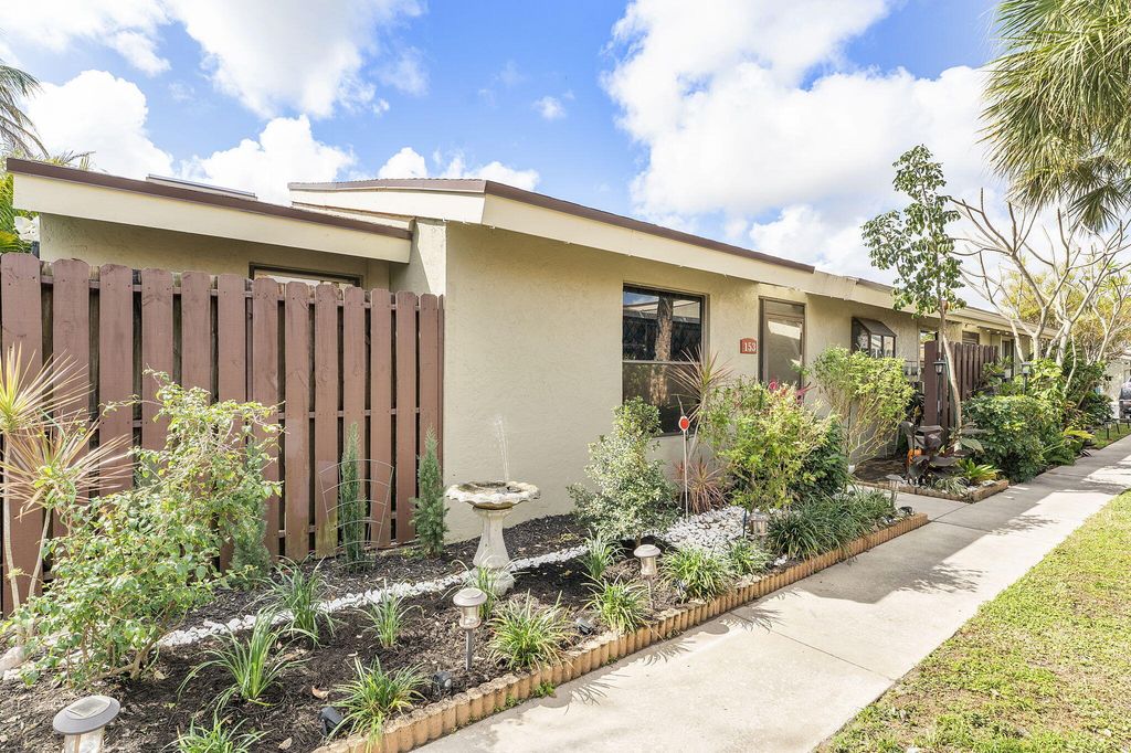 153 Meadows Drive, Boynton Beach, FL 33436