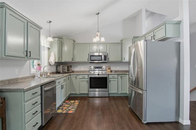 122 Eagle Ridge Court, Eau Claire, WI 54703