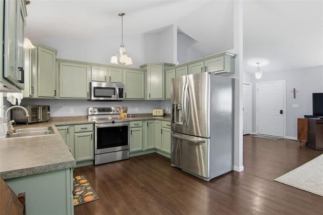 122 Eagle Ridge Court, Eau Claire, WI 54703