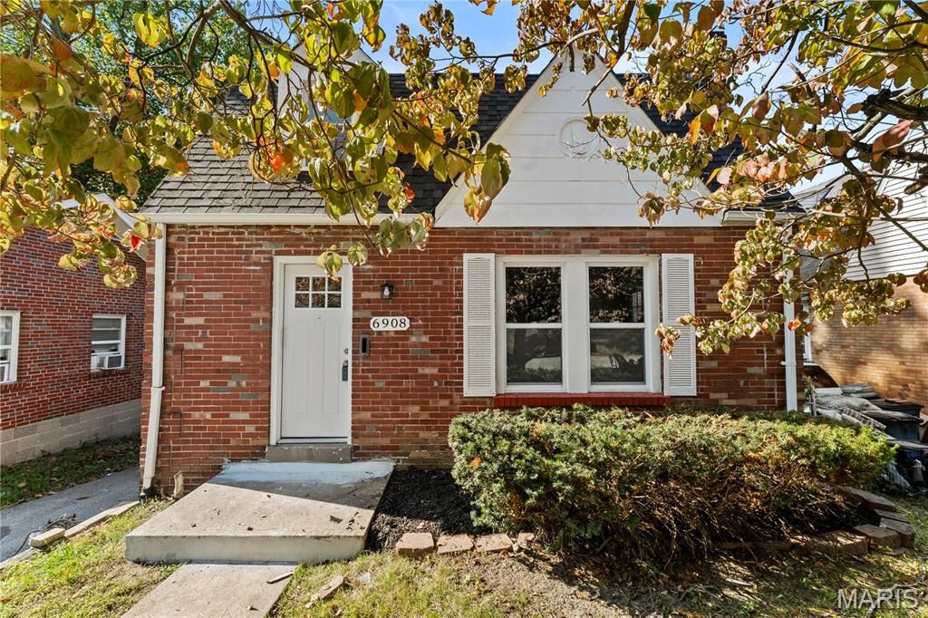 6908 Alberici Avenue, St Louis, MO 63121