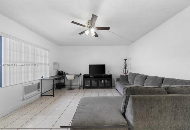 16900 NE 14 109 109, Miami, FL 33162