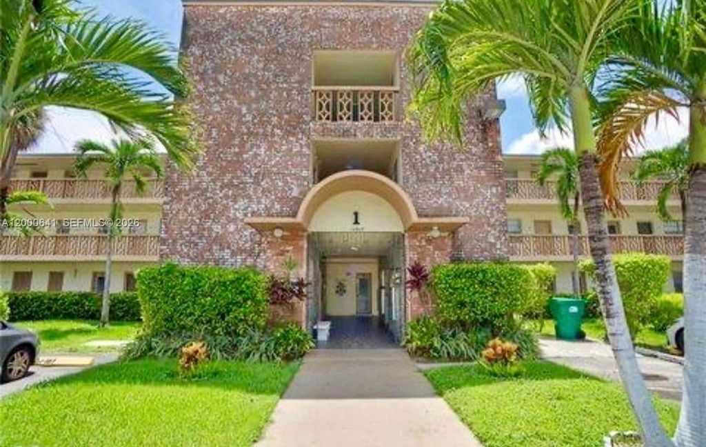 16900 NE 14 109 109, Miami, FL 33162