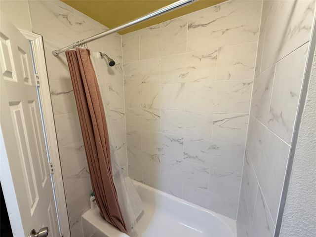 807 Kaufman Street, Waxahachie, TX 75165