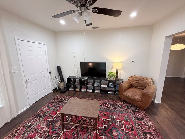 807 Kaufman Street, Waxahachie, TX 75165