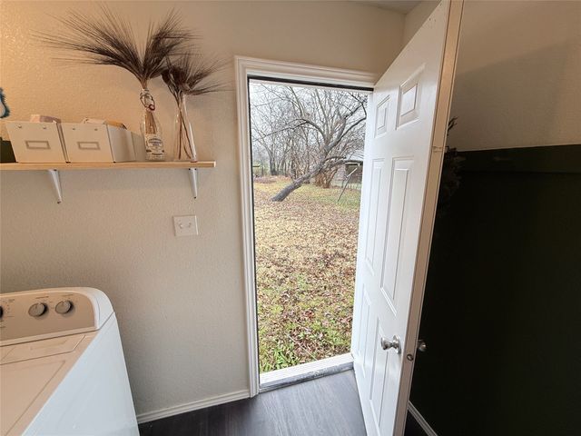 807 Kaufman Street, Waxahachie, TX 75165