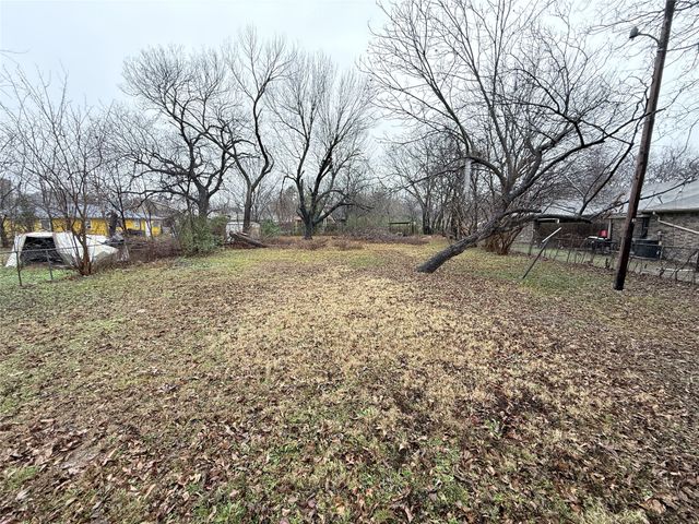 807 Kaufman Street, Waxahachie, TX 75165