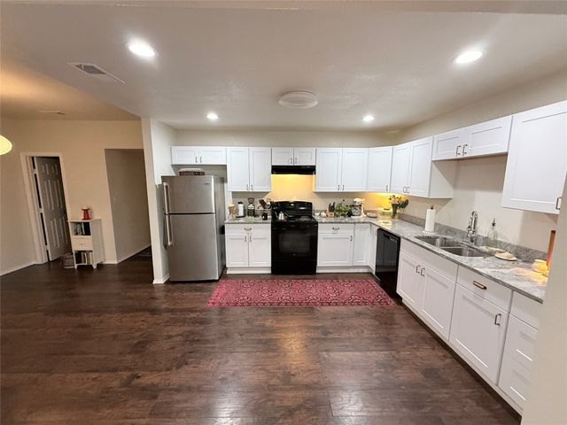 807 Kaufman Street, Waxahachie, TX 75165