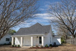 807 Kaufman Street, Waxahachie, TX 75165