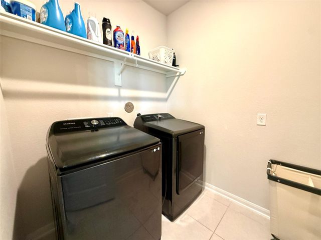 307 Twin Lakes Blvd West, West Columbia, TX 77486