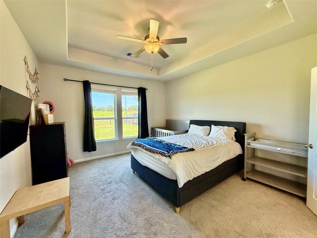 307 Twin Lakes Blvd West, West Columbia, TX 77486