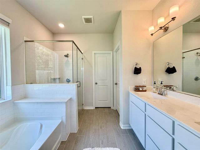 307 Twin Lakes Blvd West, West Columbia, TX 77486