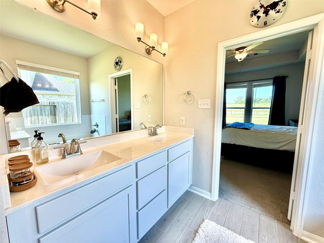 307 Twin Lakes Blvd West, West Columbia, TX 77486