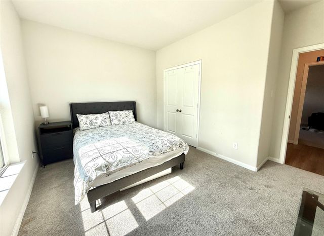 307 Twin Lakes Blvd West, West Columbia, TX 77486