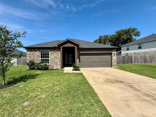 307 Twin Lakes Blvd West, West Columbia, TX 77486