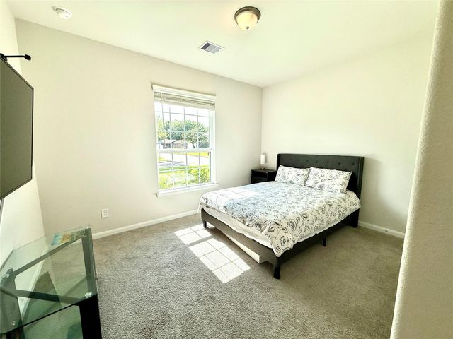 307 Twin Lakes Blvd West, West Columbia, TX 77486