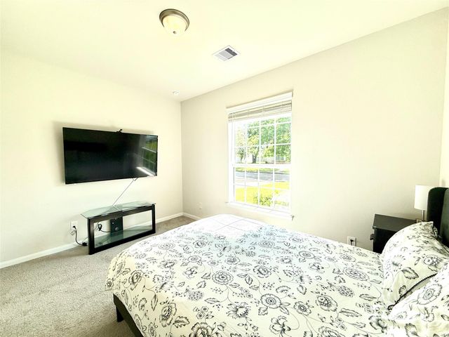 307 Twin Lakes Blvd West, West Columbia, TX 77486