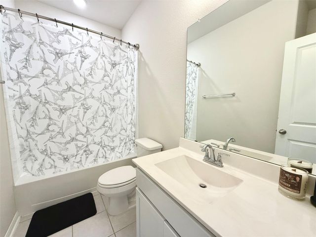 307 Twin Lakes Blvd West, West Columbia, TX 77486