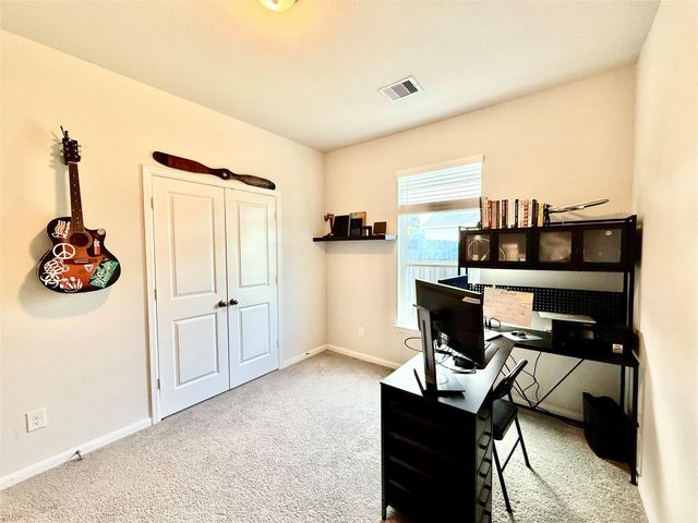 307 Twin Lakes Blvd West, West Columbia, TX 77486