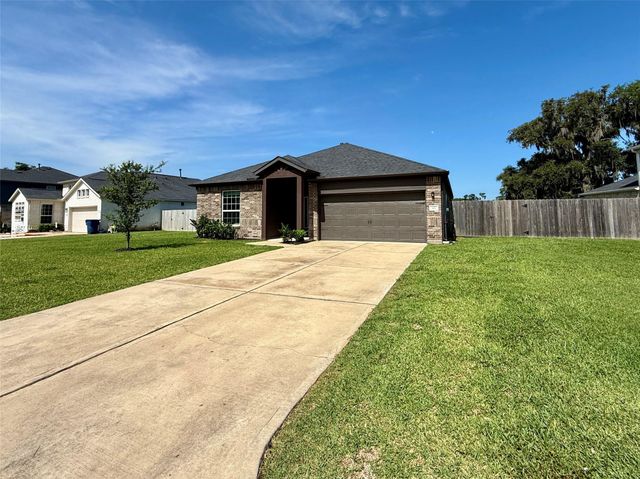 307 Twin Lakes Blvd West, West Columbia, TX 77486