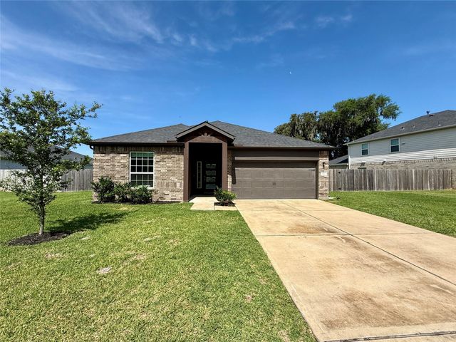 307 Twin Lakes Blvd West, West Columbia, TX 77486