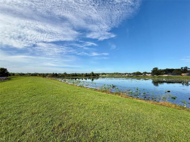 307 Twin Lakes Blvd West, West Columbia, TX 77486