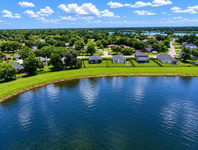 307 Twin Lakes Blvd West, West Columbia, TX 77486