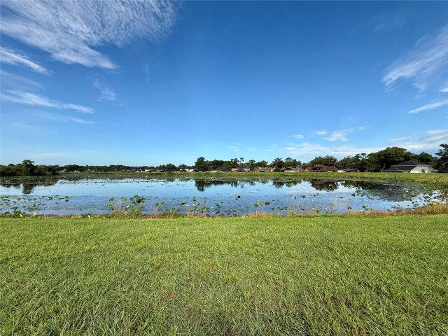 307 Twin Lakes Blvd West, West Columbia, TX 77486