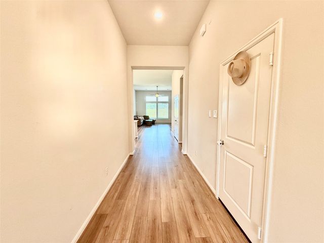 307 Twin Lakes Blvd West, West Columbia, TX 77486
