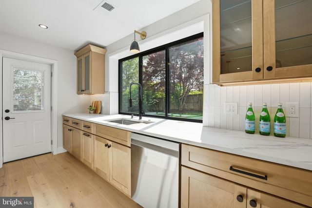 7109 IDYLWOOD RD, Falls Church, VA 22043