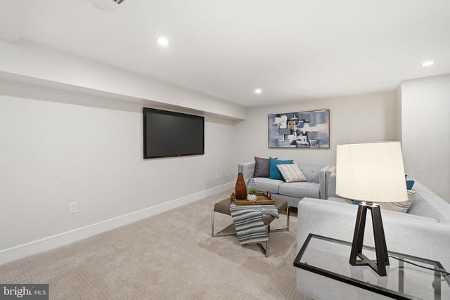7109 IDYLWOOD RD, Falls Church, VA 22043