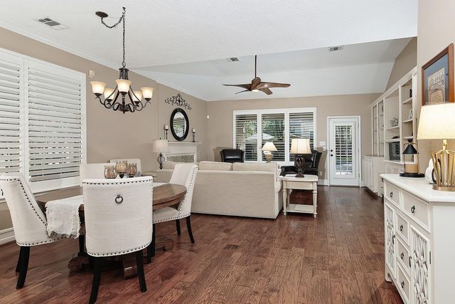 23 E Summer Storm Circle, The Woodlands, TX 77381