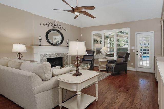 23 E Summer Storm Circle, The Woodlands, TX 77381