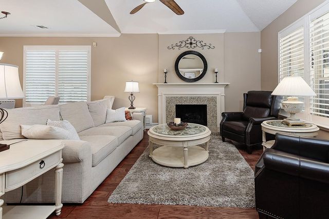 23 E Summer Storm Circle, The Woodlands, TX 77381