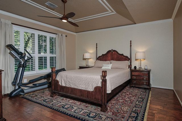 23 E Summer Storm Circle, The Woodlands, TX 77381