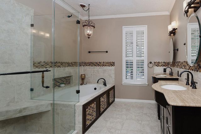 23 E Summer Storm Circle, The Woodlands, TX 77381