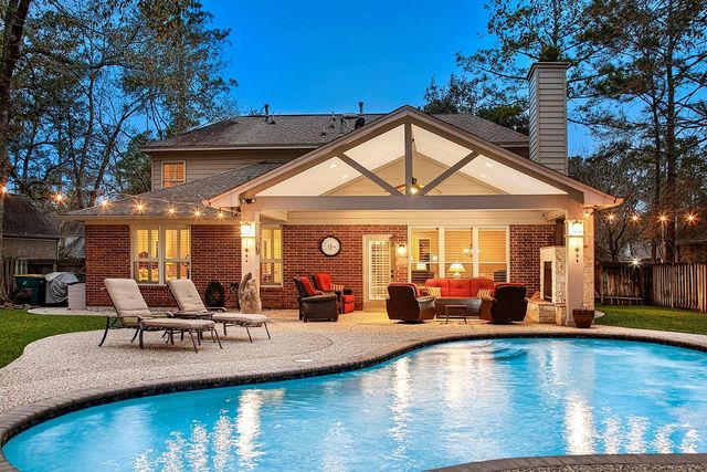 23 E Summer Storm Circle, The Woodlands, TX 77381