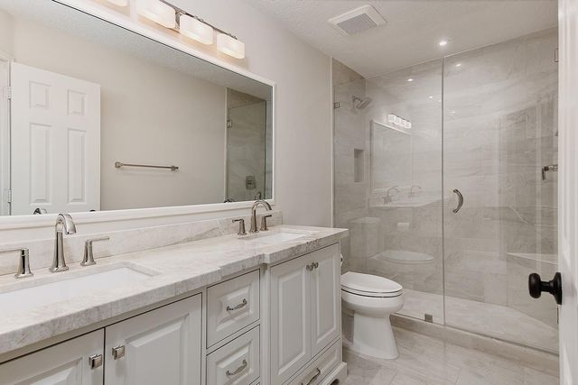 23 E Summer Storm Circle, The Woodlands, TX 77381