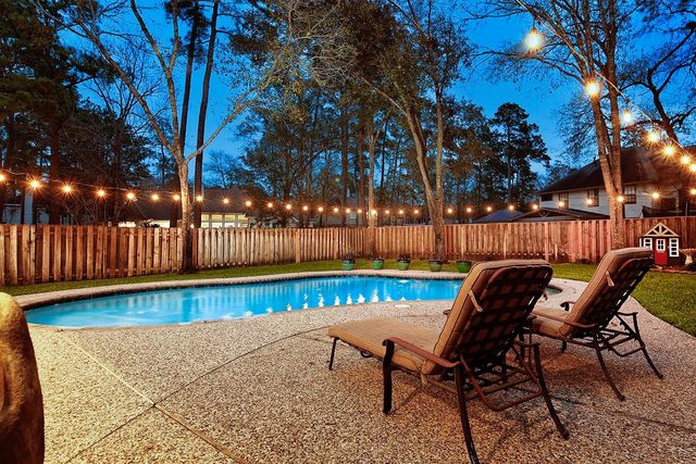 23 E Summer Storm Circle, The Woodlands, TX 77381