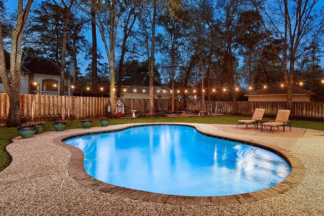 23 E Summer Storm Circle, The Woodlands, TX 77381