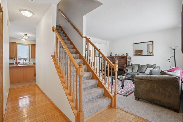 3913 Oxford Drive, Woodbury, MN 55125