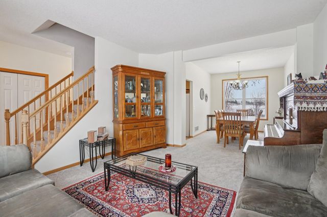 3913 Oxford Drive, Woodbury, MN 55125