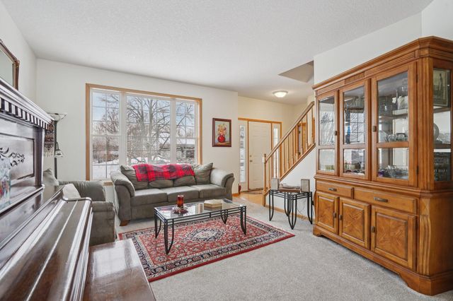 3913 Oxford Drive, Woodbury, MN 55125