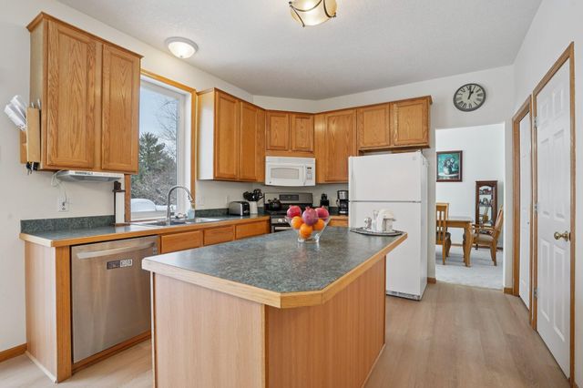 3913 Oxford Drive, Woodbury, MN 55125